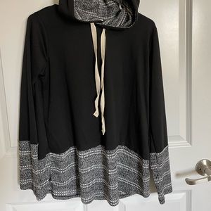NWT Hooded Betsy’s Boutique tunic style sweatshirt.